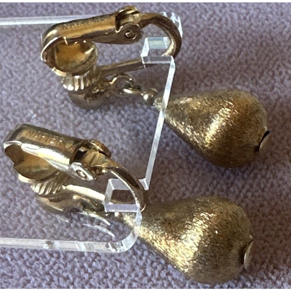 VTG Signed Napier Clip On Earrings Gold Tone Textured Drop Dangle Timeless - Picture 5 of 12